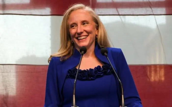 La demócrata Abigail Spanberger gana en Virginia; será la primera gobernadora