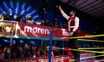 Antonio Attolini convierte su informe legislativo en función de lucha libre