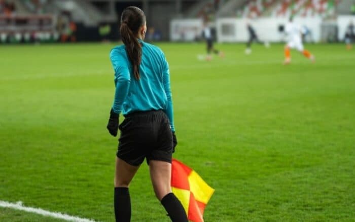 Vetan de por vida a aficionado por cometarios sexistas contra árbitra