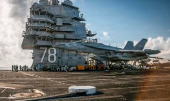 Aviones militares de EE.UU. sobrevuelan aguas cerca de Venezuela tras designar al Cártel de los Soles como terrorista