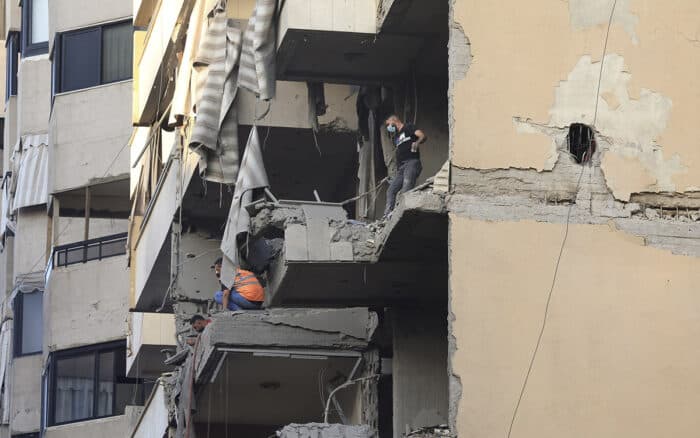 Israel bombardea los suburbios del Dahye, en el sur de Beirut