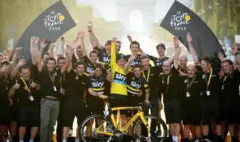 Chris Froome vuelve a rodar en bicicleta y no confirma su retiro | Video