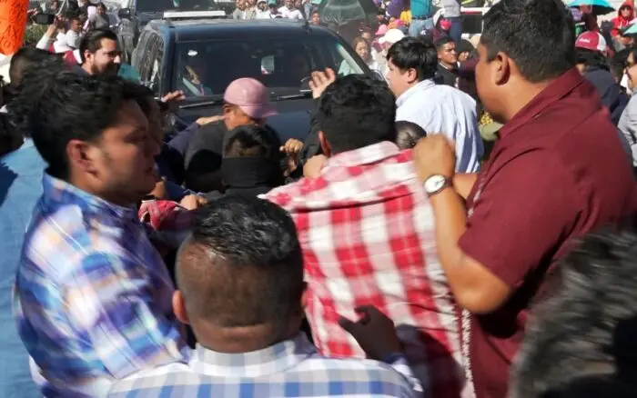 CNTE protesta contra la reforma educativa en mitin de Sheinbaum en Oaxaca