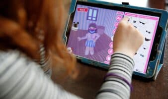 Condenan a hombre de 47 años por 'grooming' de niña vía Roblox en Argentina
