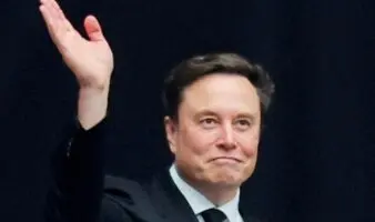 Elon Musk, a un paso de ser el primer billonario de la historia