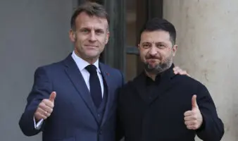 Zelenski y Macron acuerdan que Ucrania compre un centenar de cazas franceses para los próximos diez años