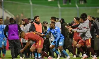 Así se puso la batalla campal en el futbol boliviano | Video