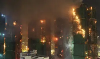 Catástrofe masiva en Hong Kong: 65 muertos y 279 desaparecidos en el peor incendio en 30 años en el país