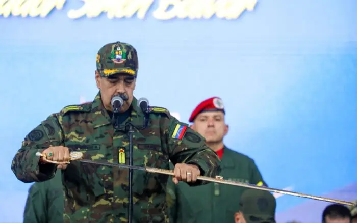 'Prohibido fallar en esta coyuntura decisiva': Maduro ante miles de simpatizantes