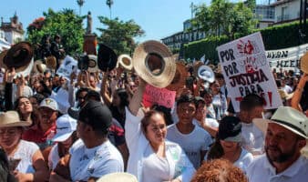 Familiares y miles de ciudadanos participaron en marcha por Carlos Manzo en Uruapan