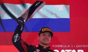 Verstappen gana en Qatar y asegura un duelo a tres bandas por el título
