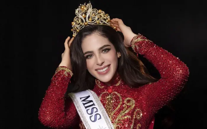 Aristegui en Vivo: Polémica por Miss Universo; propietario explica contrato con Pemex; paro nacional de transportistas (24/11/2025)