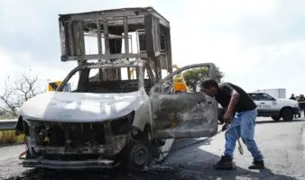 Operativos contra el CJNG dejan dos muertos y bloqueos en Michoacán