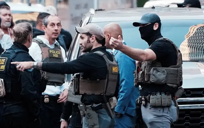 Arrestan a 140 migrantes en redada masiva en San Antonio, Texas