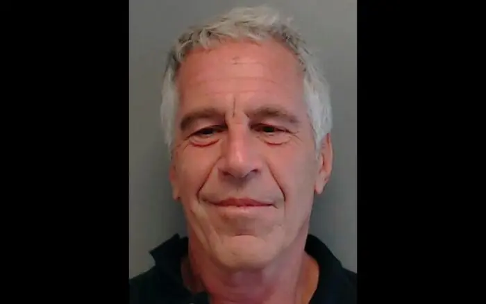 Sobrevivientes del pederasta Epstein exigen al Congreso de EE.UU. publicar todos los archivos