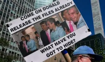 Trump acusa a los demócratas de 'desviar la atención' con el caso Epstein