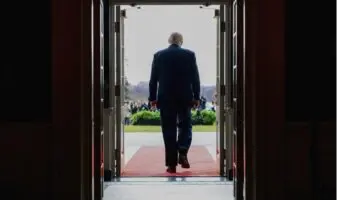 Trump recibirá el miércoles la ley que obliga publicar los archivos de Epstein