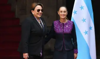 Sheinbaum y Castro acuerdan reforzar la cooperación para atender causas de la migración