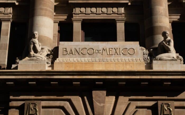 Banxico realiza último recorte de 2025 y baja tasa de interés al 7 %