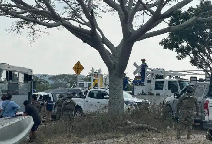 Accidentados del Tren Transístmico se quejan por mal servicio del IMSS: 'Tenemos que comprar los medicamentos'