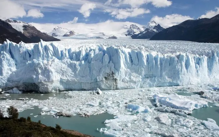 ¿Glaciares en peligro? Milei impulsa ley para permitir minería