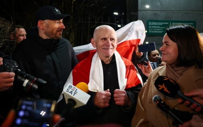 Liberan en Bielorrusia a Bialiatski, premio Nobel de la Paz