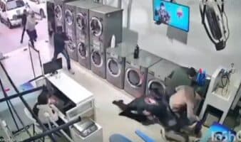Video | Sicarios disparan contra tres personas en lavandería del Edomex