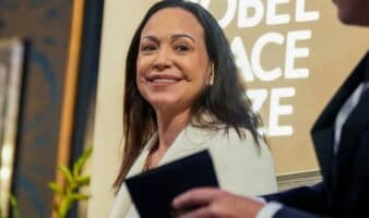 Aristegui en Vivo: 'Para tener paz se necesita democracia', afirma Machado; EE.UU. confisca buque venezolano; es un 'robo' dice Maduro (11/12/2025)