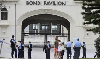 Ataque en Bondi Beach se inspiró en Estado Islámico, según la policía australiana