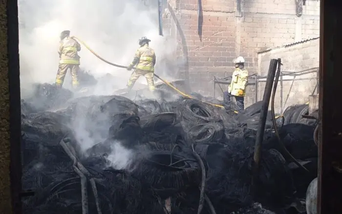 Seis muertos en desplome de jet privado en Toluca, saldo preliminar