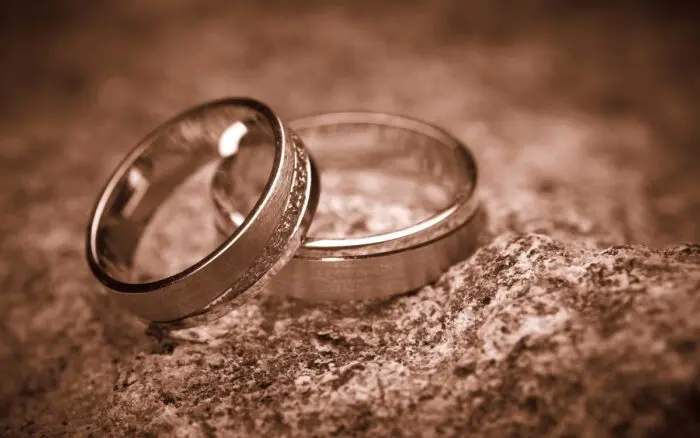 India | Mujer se casa con el cadáver de su novio; la familia lo asesinó por su casta