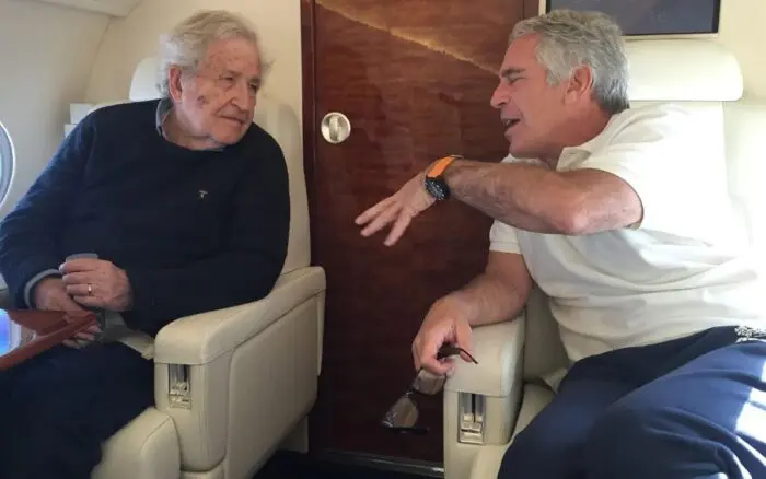 Galería | Publican nuevas fotos del caso Epstein: Chomsky, pasaportes y mensajes