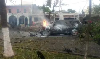 FGR investiga explosión en Coahuayana, Michoacán; conductor estaba dentro del auto