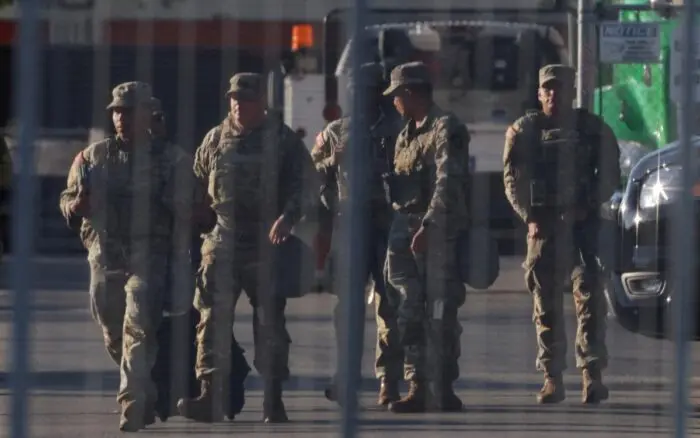 Corte Suprema de Estados Unidos rechaza despliegue militar de Trump en Chicago