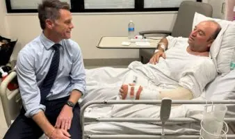 Héroe que desarmó a uno de los autores del atentado en Sídney recibió dos disparos