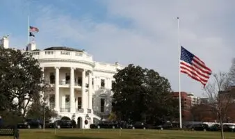 EE.UU. propone revisar historial de redes sociales de 5 años a turistas de 42 países