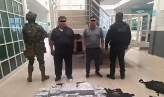 Caen dos hombres con 37 mdp en efectivo y armas de fuego en Naucalpan