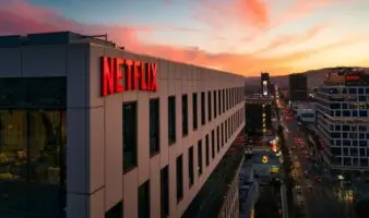 Netflix se acerca al monopolio en el cine y aumenta su poder sobre los videojuegos con la compra de Warner