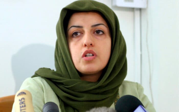 La premio Nobel Narges Mohammadi denuncia golpes y amenazas de muerte durante su detención en Irán
