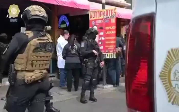 CDMX | Recuperan vehículos y desmantelan centros de venta ilegal de autopartes