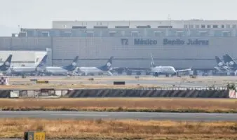 Piloto 'secuestra' avión con pasajeros en AICM; esta es la razón