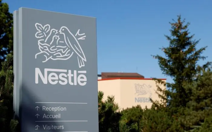 Leche fabricada por Nestlé bajo la lupa en Francia tras muerte de dos bebés