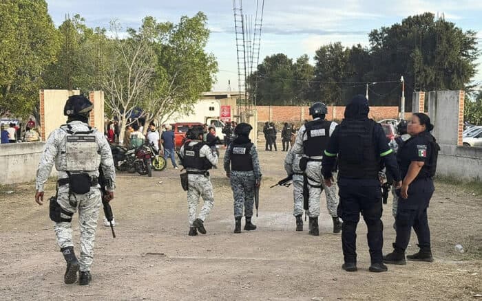 Lo mejor de Aristegui en Vivo: ¿'Narcoterrorismo' del Cártel de Santa Rosa de Lima?; importaciones de gasolina venezolana por Pemex (27/01/2026)