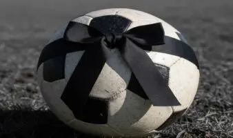 Dan 44 años de cárcel a policía que asesinó a joven futbolista en Colombia | Video