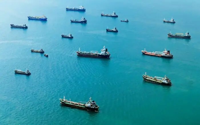 La Organización Marítima Internacional mantiene planes de descarbonizar la flota comercial