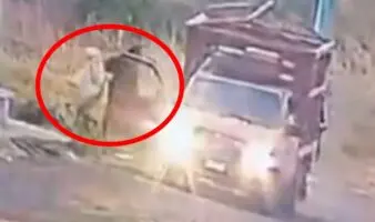 Criminales incendian negocios y arrojan cuatro cadáveres desmembrados | Michoacán