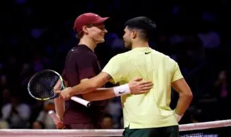 Alcaraz vence a Sinner en partido de exhibición en Corea del Sur | Video