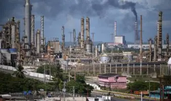 Venezuela pasa reforma para fomentar la inversión privada en el sector petrolero