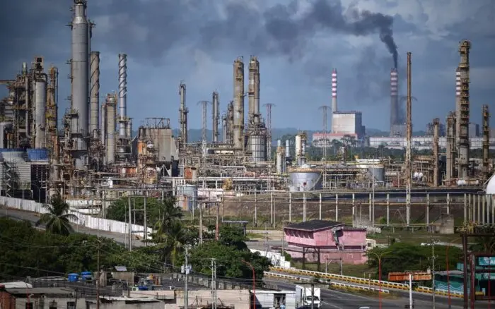 Venezuela pasa reforma para fomentar la inversión privada en el sector petrolero