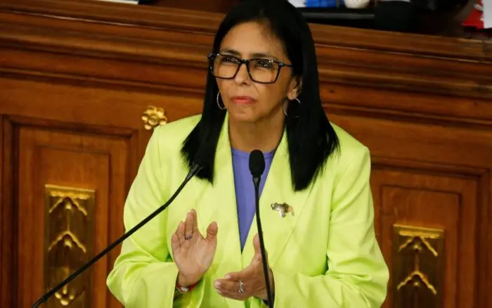 Delcy Rodríguez: Si voy a Washington iré de 'pie, no arrastrada'